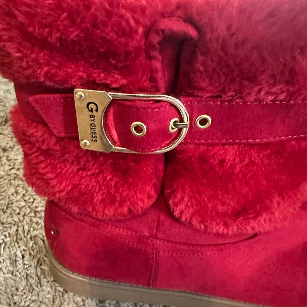 Guess Red Faux Fur Buckle Short Boots Women’s size 10 Scuffed toes - Picture 2 of 12